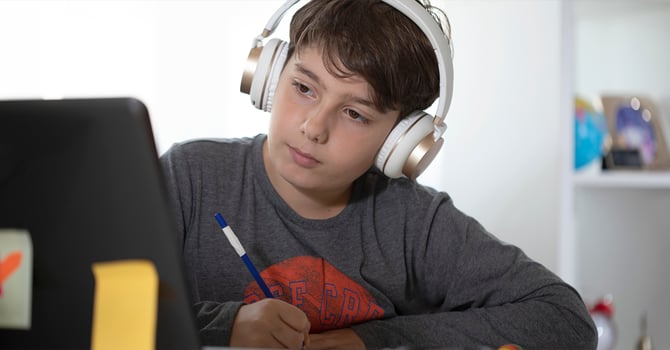 img-HGS-blog-Why-catholic-honeschoolers-should-consider-virtual-learning-featured-image-2025-10-08.png